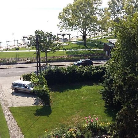 Lakeside Apartment Тихань Экстерьер фото