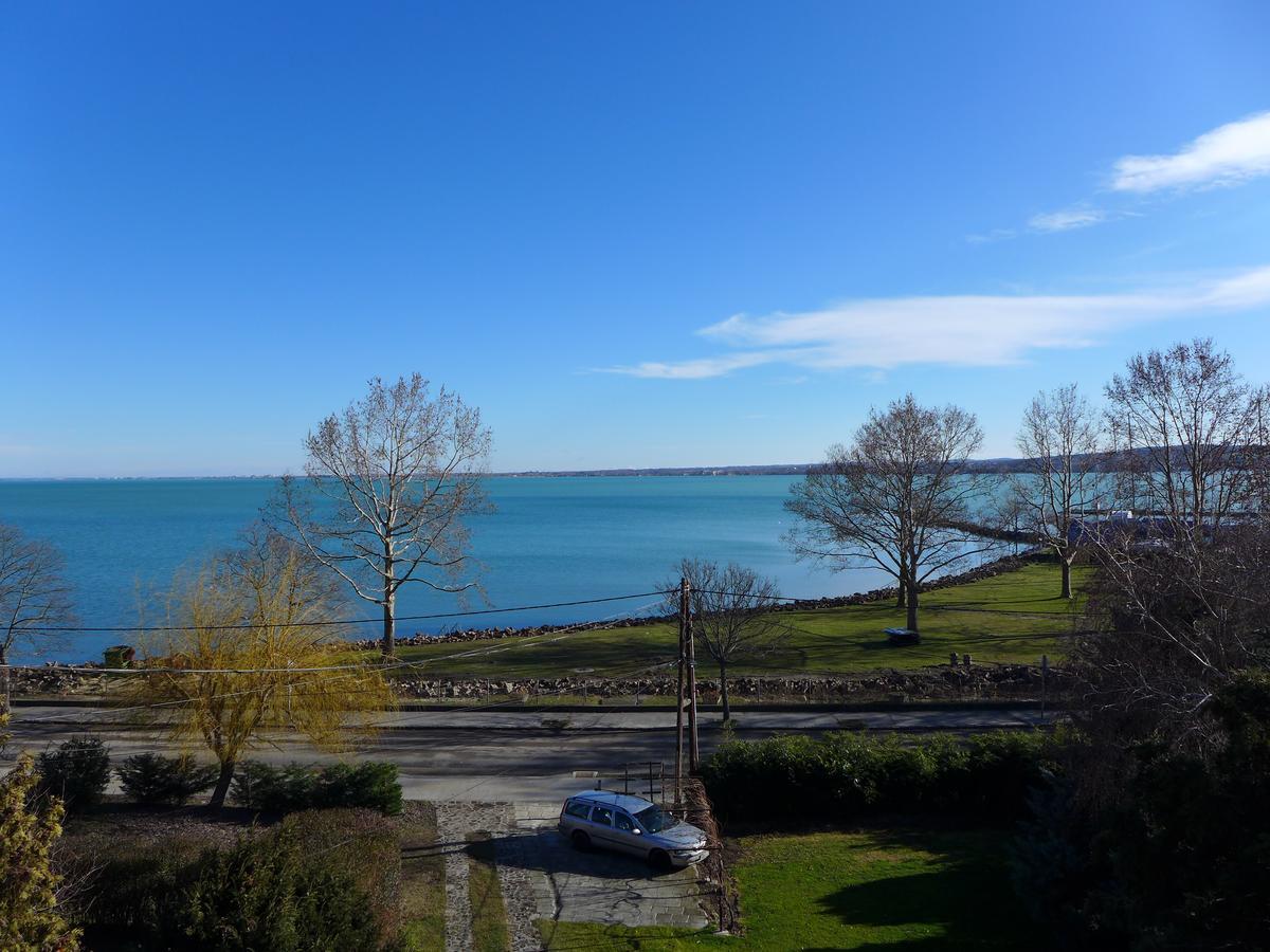 Lakeside Apartment Тихань Экстерьер фото