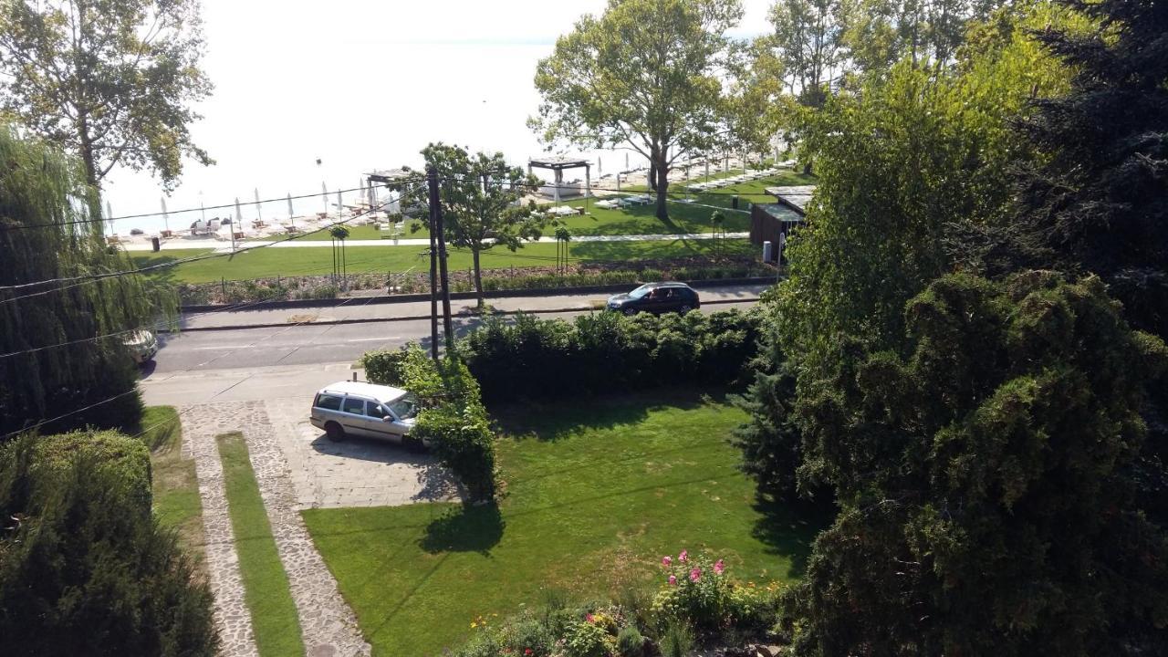 Lakeside Apartment Тихань Экстерьер фото